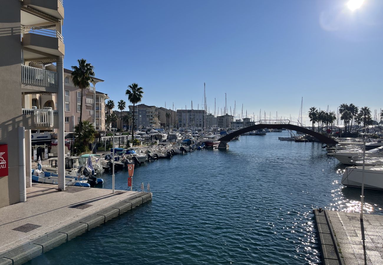 Apartamento en Fréjus - Port Fréjus LE NAUTICA, apartamento de 2/3 habitaciones, 5 plazas, cerca de playas y servicios, amplio balcón, aire acondicionado, wifi y garaje.