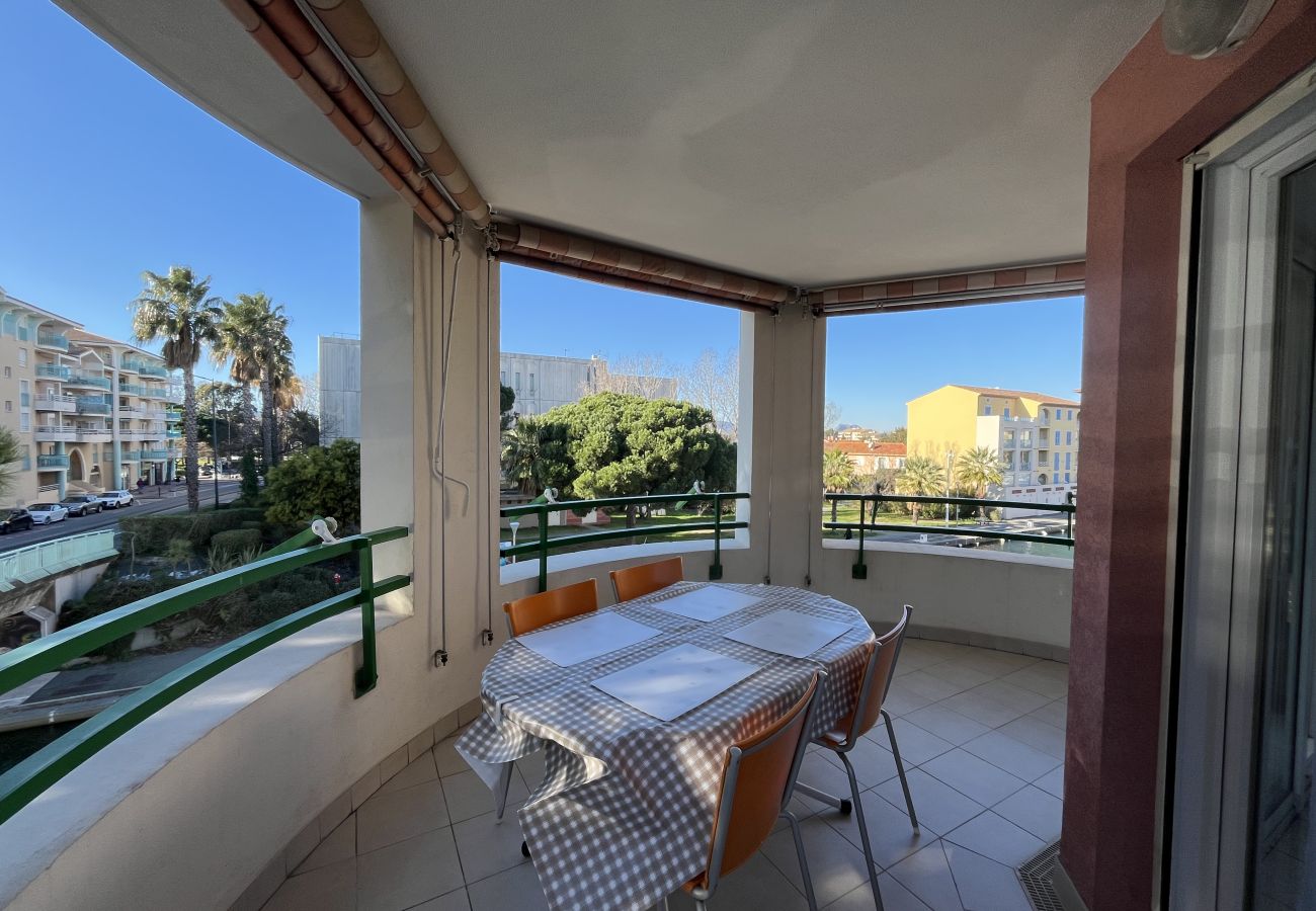 Apartamento en Fréjus - Port Fréjus LE NAUTICA, apartamento de 2/3 habitaciones, 5 plazas, cerca de playas y servicios, amplio balcón, aire acondicionado, wifi y garaje.
