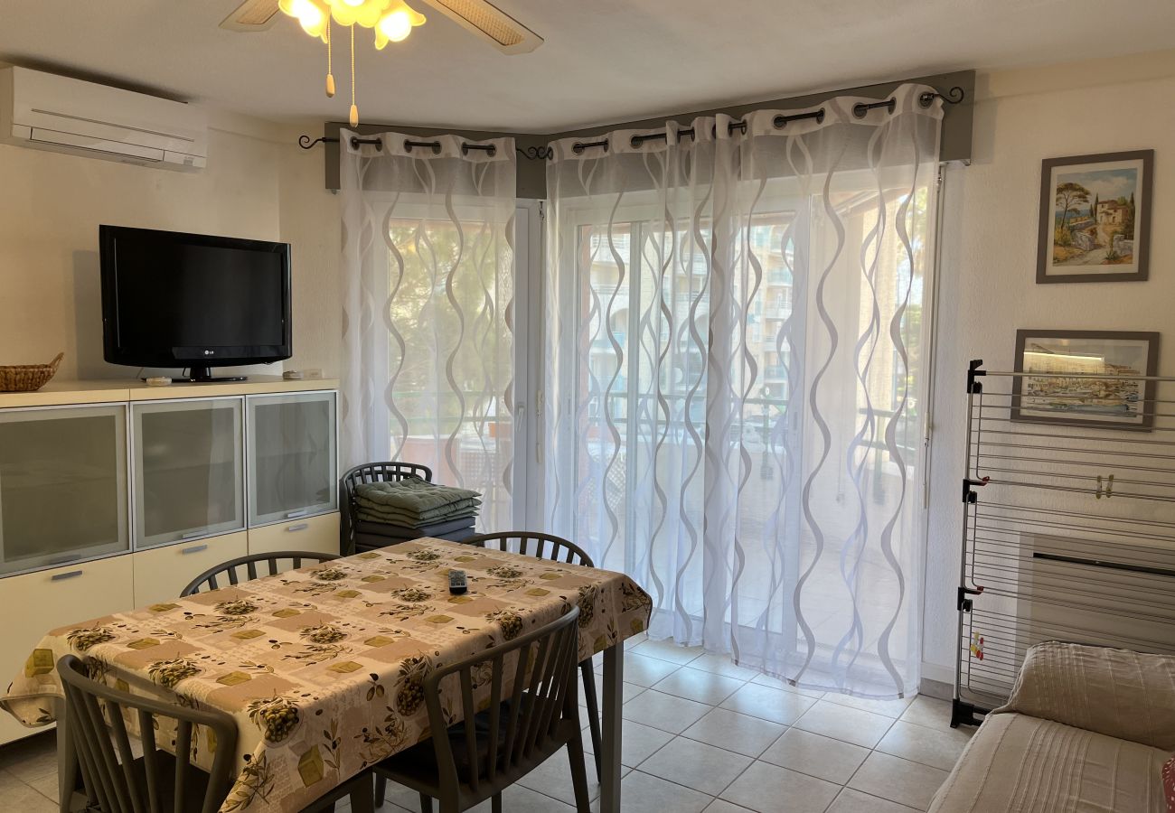 Apartamento en Fréjus - Port Fréjus LE NAUTICA, apartamento de 2/3 habitaciones, 5 plazas, cerca de playas y servicios, amplio balcón, aire acondicionado, wifi y garaje.