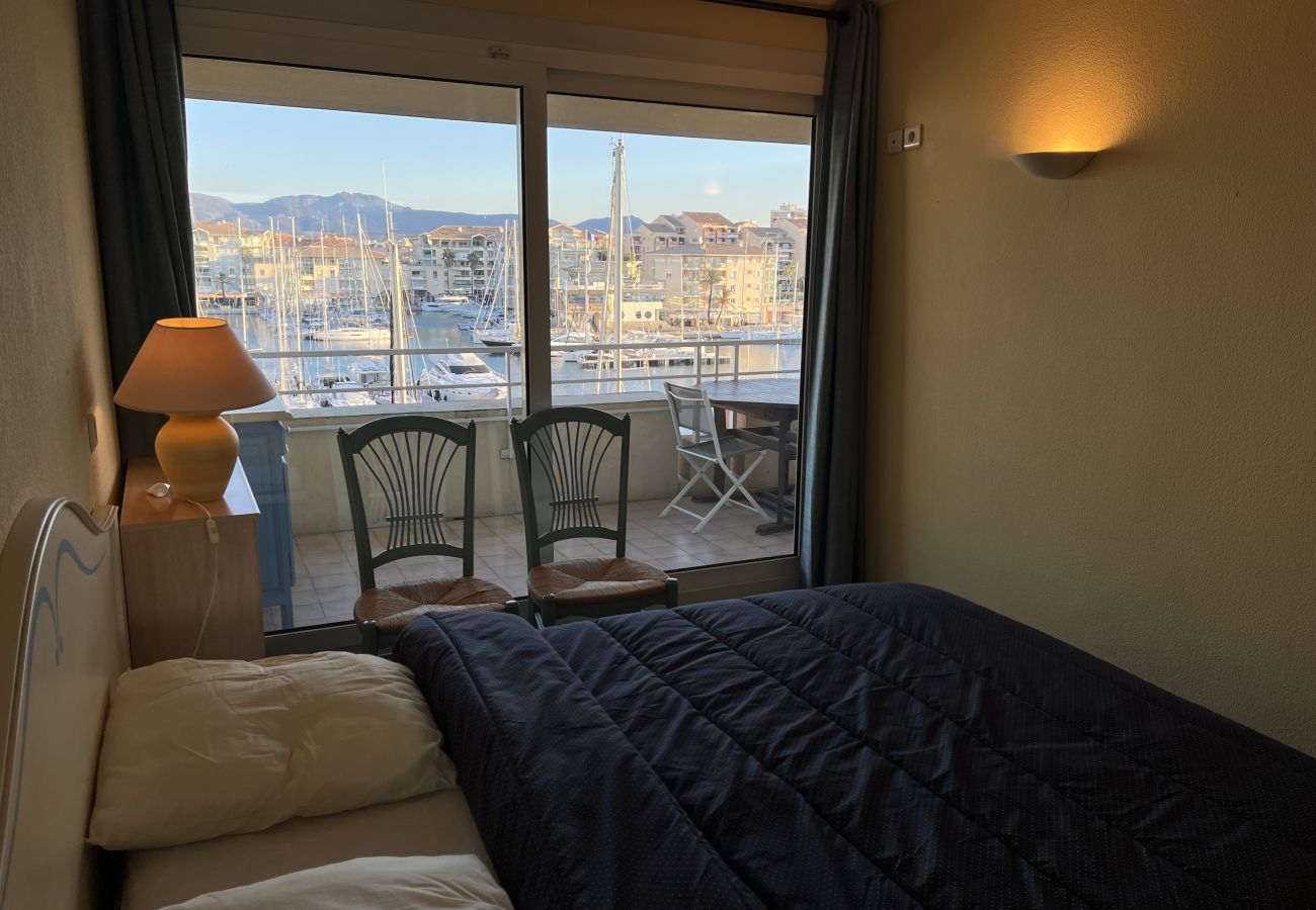 Apartamento en Fréjus - Cap Hermès, 4º piso con magníficas vistas al puerto, 4 plazas, aire acondicionado, piscina, Wi-Fi, aparcamiento