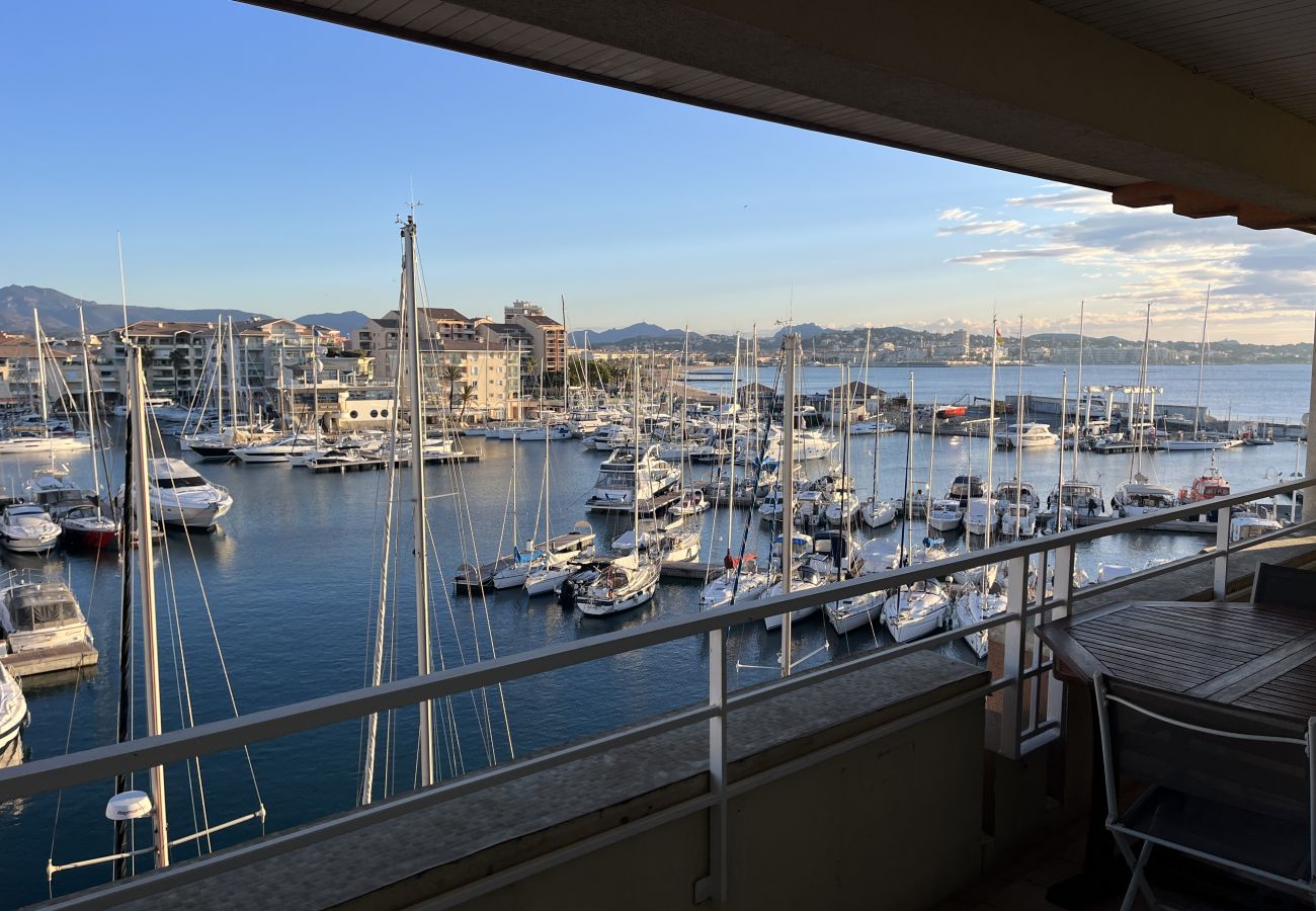 Apartamento en Fréjus - Cap Hermès, 4º piso con magníficas vistas al puerto, 4 plazas, aire acondicionado, piscina, Wi-Fi, aparcamiento
