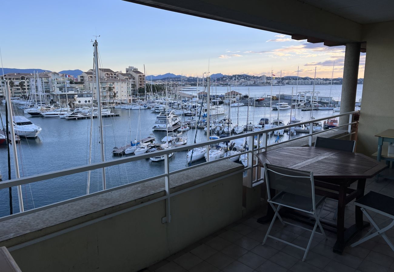 Apartamento en Fréjus - Cap Hermès, 4º piso con magníficas vistas al puerto, 4 plazas, aire acondicionado, piscina, Wi-Fi, aparcamiento