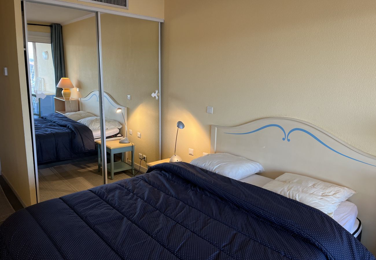 Apartamento en Fréjus - Cap Hermès, 4º piso con magníficas vistas al puerto, 4 plazas, aire acondicionado, piscina, Wi-Fi, aparcamiento