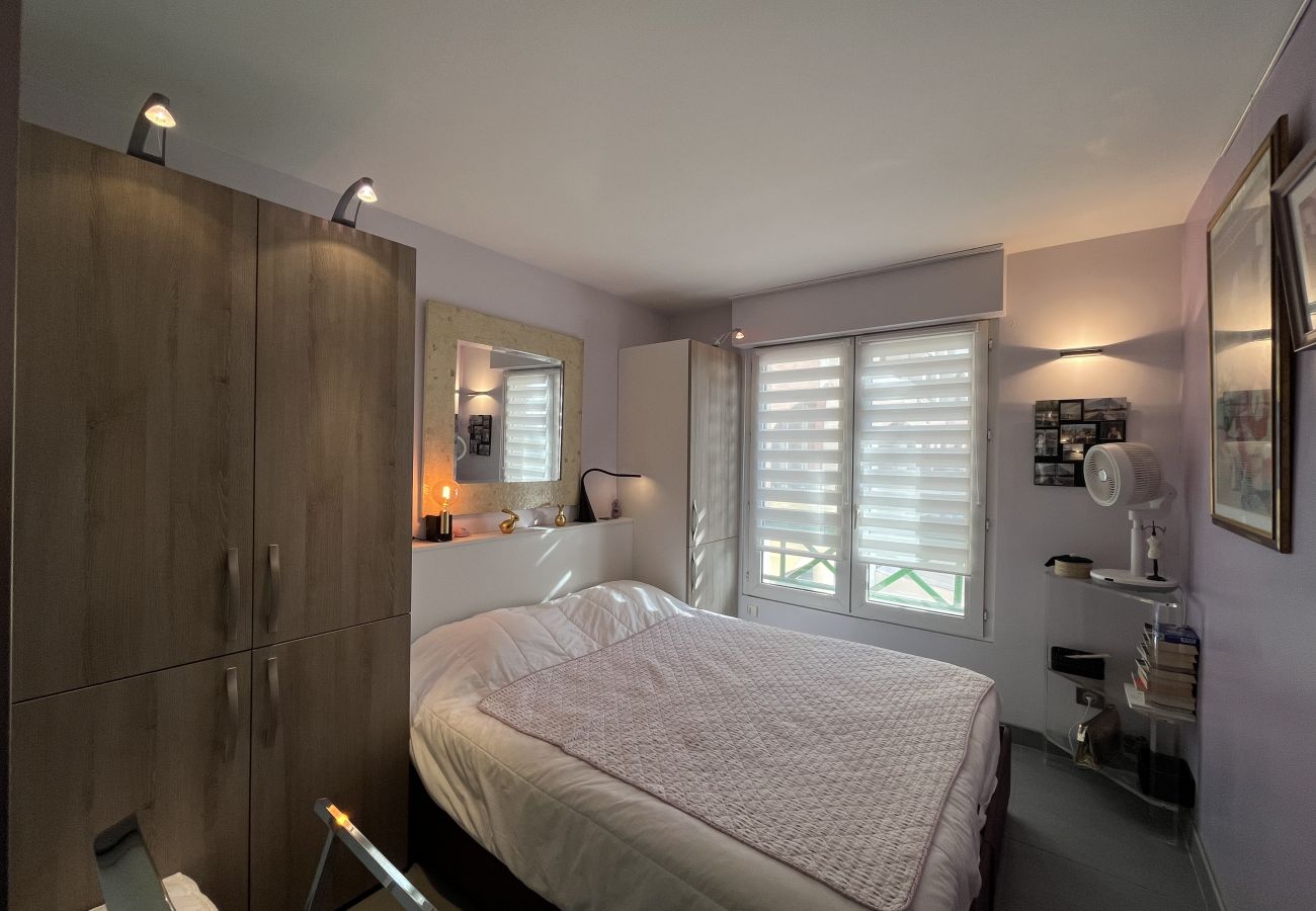 Apartamento en Fréjus - En los muelles de Port-Fréjus, un magnífico apartamento de un dormitorio de 50m² con increíbles vistas, aire acondicionado, Wi-Fi y un gran garaje.