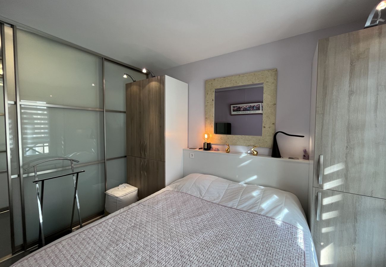 Apartamento en Fréjus - En los muelles de Port-Fréjus, un magnífico apartamento de un dormitorio de 50m² con increíbles vistas, aire acondicionado, Wi-Fi y un gran garaje.