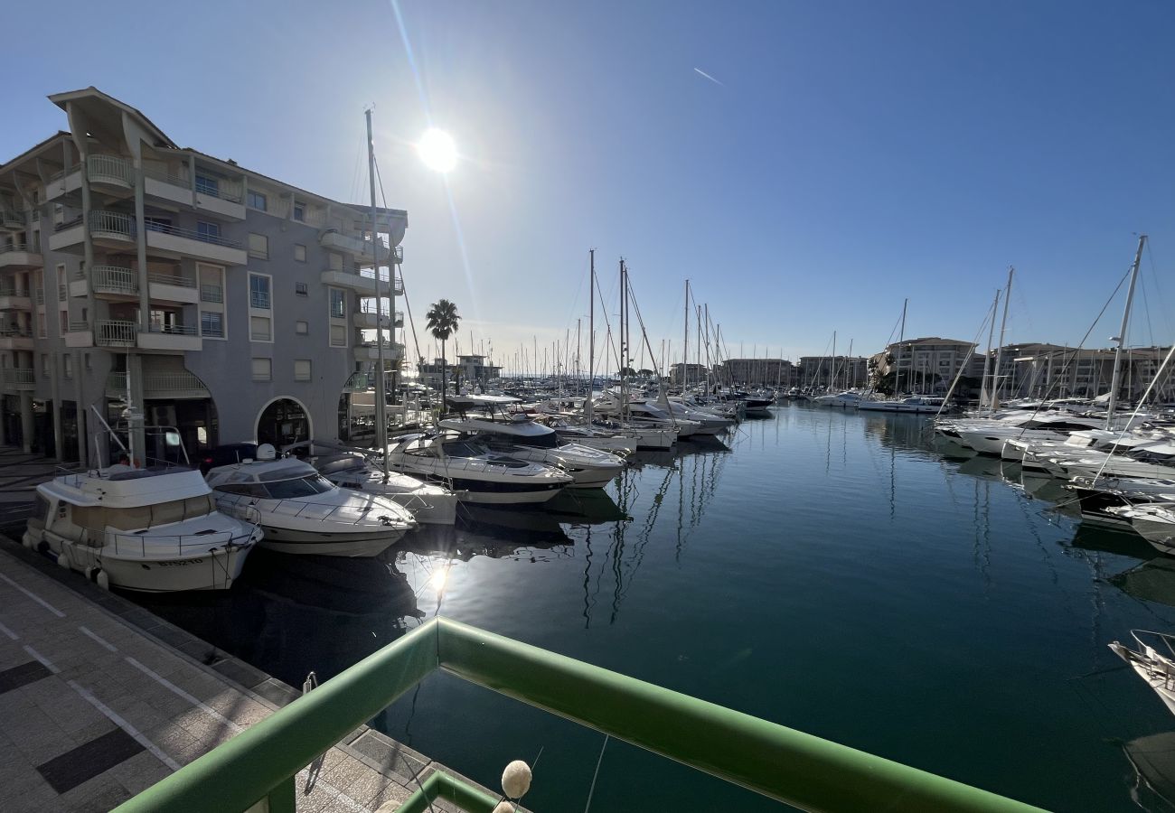 Apartamento en Fréjus - En los muelles de Port-Fréjus, un magnífico apartamento de un dormitorio de 50m² con increíbles vistas, aire acondicionado, Wi-Fi y un gran garaje.
