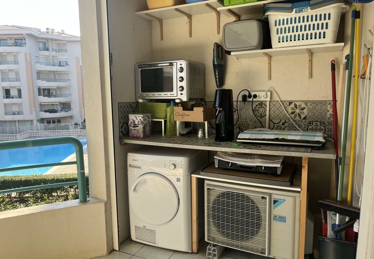 Apartamento en Fréjus - Port Fréjus, Le Cesaree. Excepcional apartamento de 2 dormitorios con vistas al jardín y a la piscina, ideal para 4 afortunados huéspedes, con aire acondicionado y garaje.