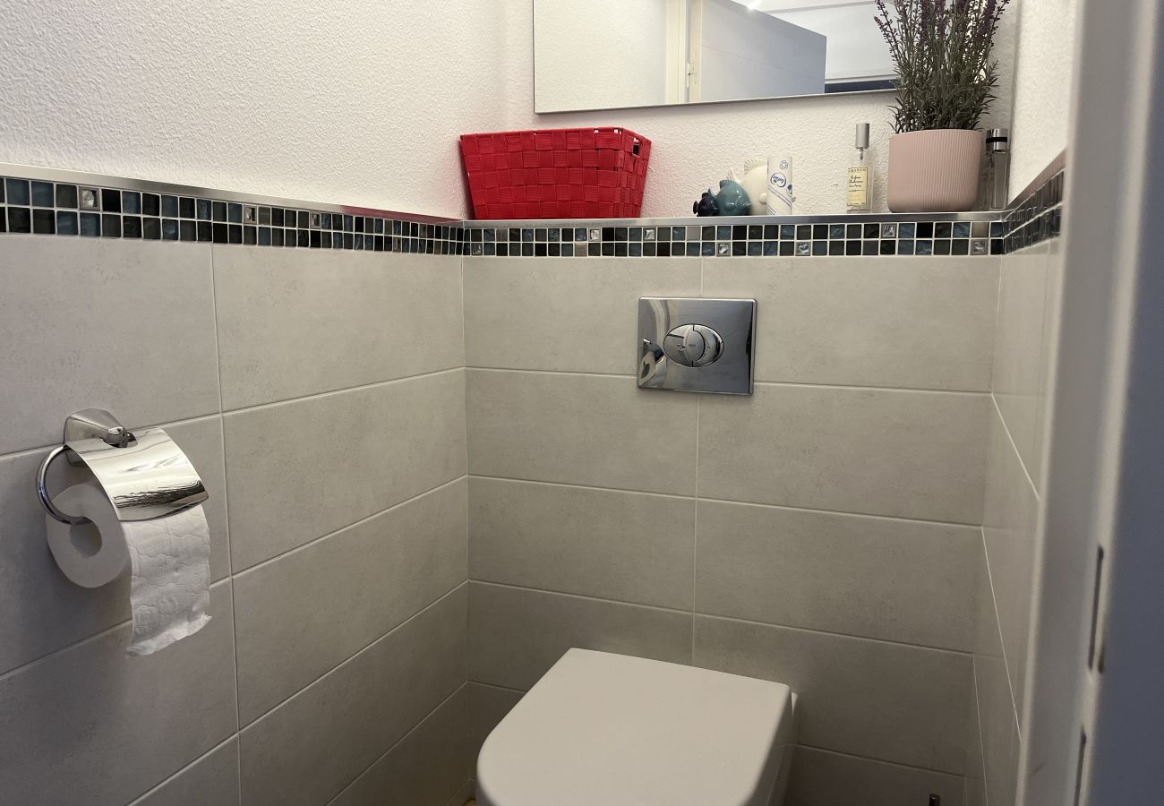 Apartamento en Fréjus - Port Fréjus, Le Cesaree. Excepcional apartamento de 2 dormitorios con vistas al jardín y a la piscina, ideal para 4 afortunados huéspedes, con aire acondicionado y garaje.