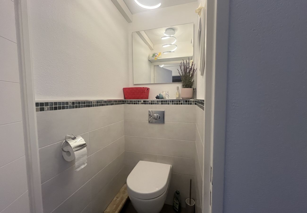 Apartamento en Fréjus - Port Fréjus, Le Cesaree. Excepcional apartamento de 2 dormitorios con vistas al jardín y a la piscina, ideal para 4 afortunados huéspedes, con aire acondicionado y garaje.