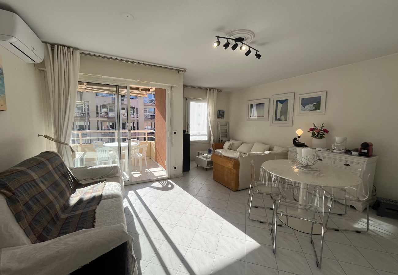 Apartamento en Fréjus - Port Fréjus, Les Rives Latines, a 100 m de las playas, vistas al puerto, apartamento de 1 dormitorio, 40 m², capacidad para 4 personas, aire acondicionado, garaje.