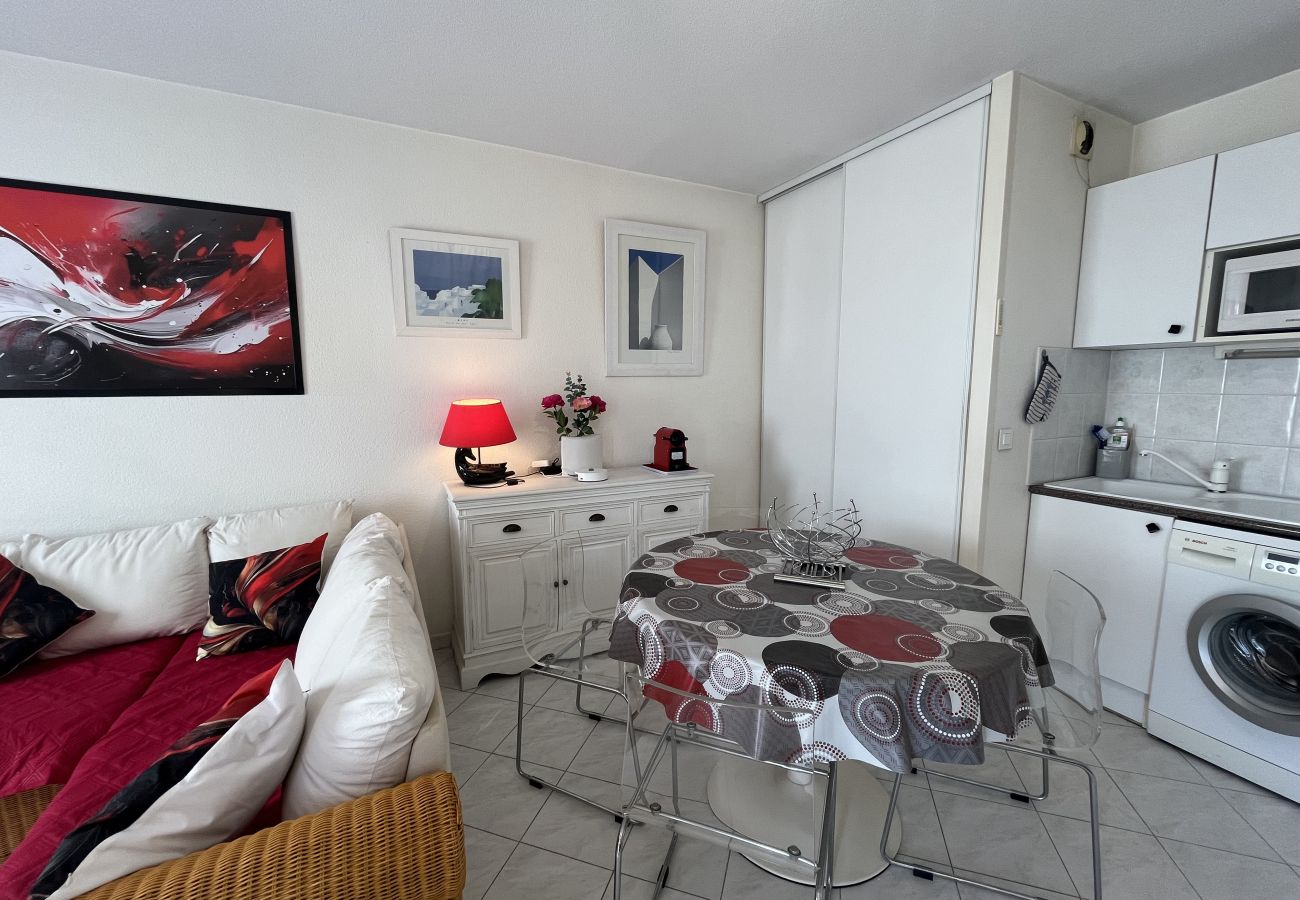 Apartamento en Fréjus - Port Fréjus, Les Rives Latines, a 100 m de las playas, vistas al puerto, apartamento de 1 dormitorio, 40 m², capacidad para 4 personas, aire acondicionado, garaje.