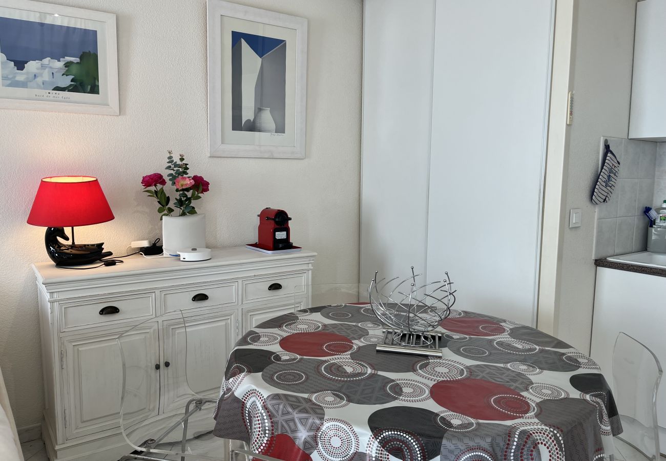 Apartamento en Fréjus - Port Fréjus, Les Rives Latines, a 100 m de las playas, vistas al puerto, apartamento de 1 dormitorio, 40 m², capacidad para 4 personas, aire acondicionado, garaje.