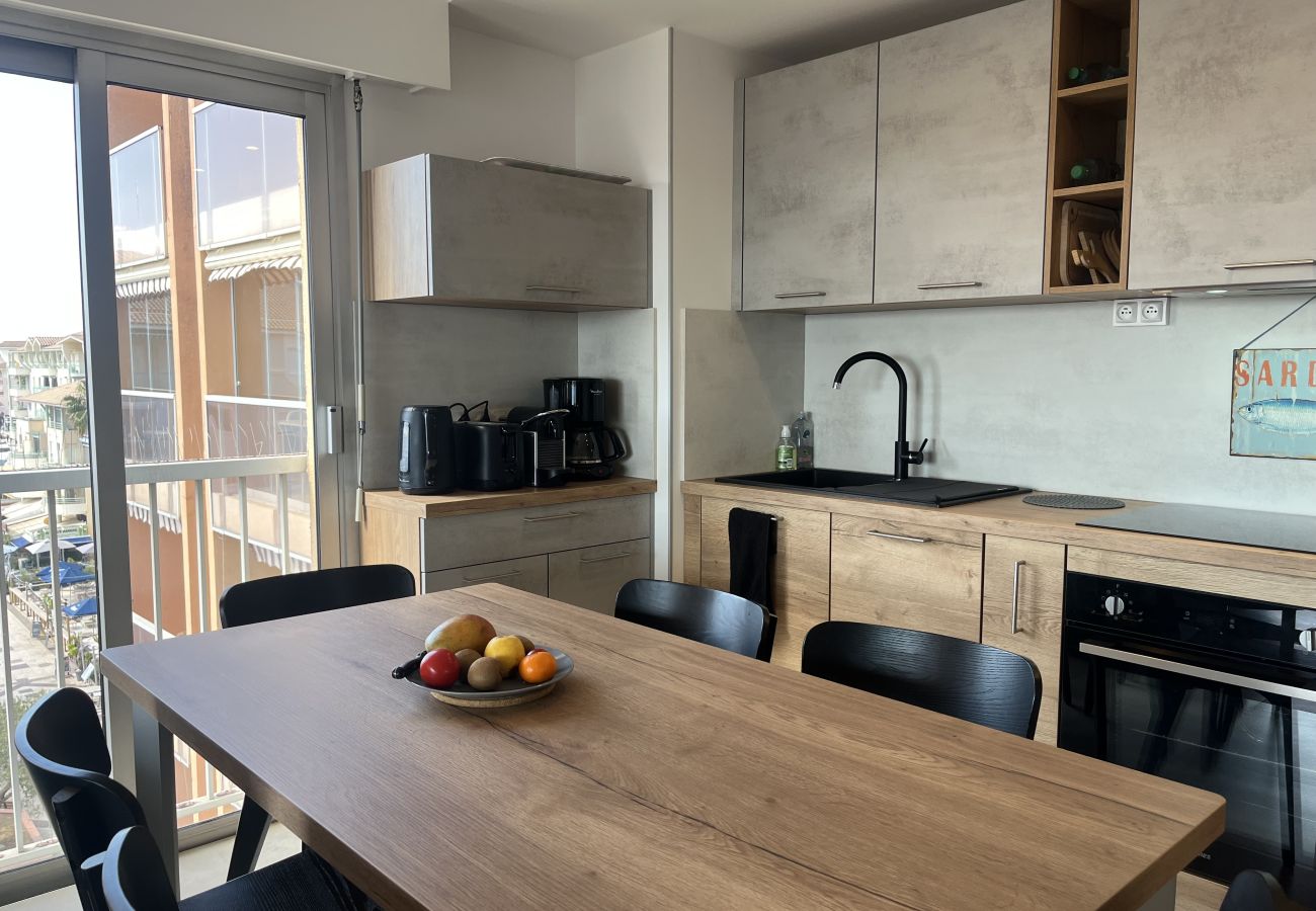 Apartamento en Fréjus - Increíbles vistas al mar, apartamento de 2 dormitorios con alcoba para dormir para 4 afortunados huéspedes, aire acondicionado, amplio garaje, playa a 50 metros, todo a poca distancia.