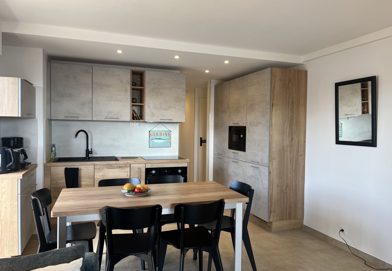 Apartamento en Fréjus - Increíbles vistas al mar, apartamento de 2 dormitorios con alcoba para dormir para 4 afortunados huéspedes, aire acondicionado, amplio garaje, playa a 50 metros, todo a poca distancia.