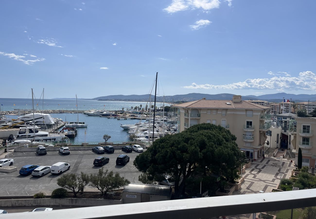 Apartamento en Fréjus - Increíbles vistas al mar, apartamento de 2 dormitorios con alcoba para dormir para 4 afortunados huéspedes, aire acondicionado, amplio garaje, playa a 50 metros, todo a poca distancia.