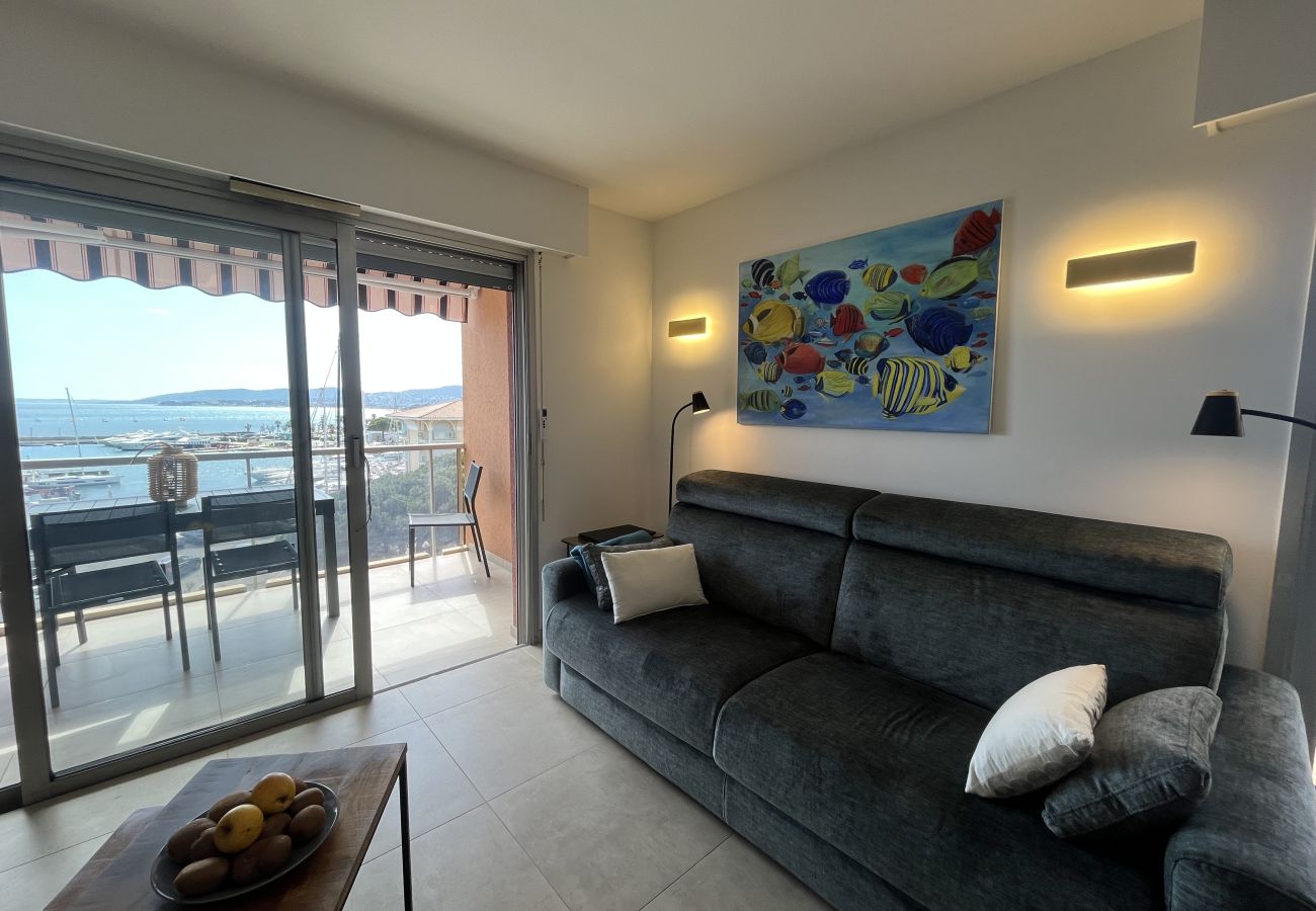 Apartamento en Fréjus - Increíbles vistas al mar, apartamento de 2 dormitorios con alcoba para dormir para 4 afortunados huéspedes, aire acondicionado, amplio garaje, playa a 50 metros, todo a poca distancia.