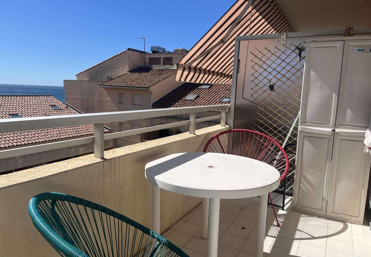 Estudio en Fréjus - Capitole, frente al mar, estudio con alcoba para dormir para 3 personas, 26 m², balcón con vista parcial al mar, aire acondicionado, aparcamiento privado.