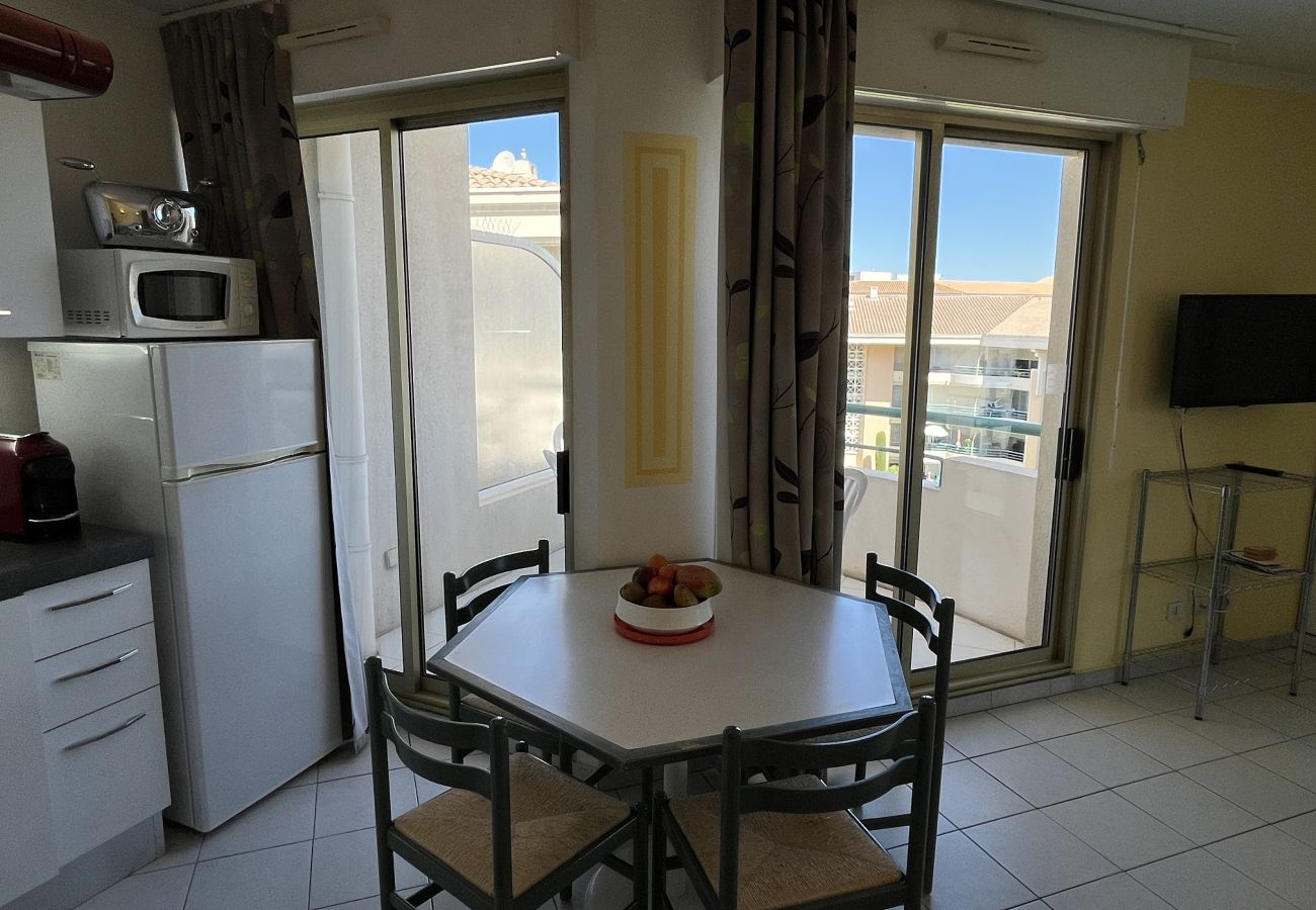 Apartamento en Fréjus - Residencia OPEN, apartamento de 1 dormitorio (41 m²), capacidad para 5 personas, cerca del puerto, playas, piscina, aparcamiento privado.