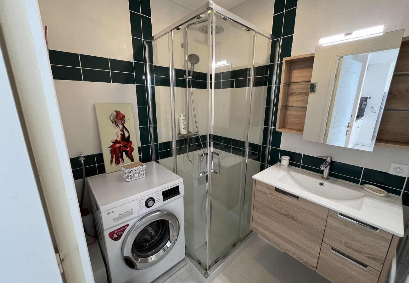 Apartamento en Fréjus - Port Fréjus, Les Rives Latines, a 100 m de la playa, vistas al puerto, apartamento de un dormitorio y 40 m² con capacidad para 4 personas y aparcamiento.