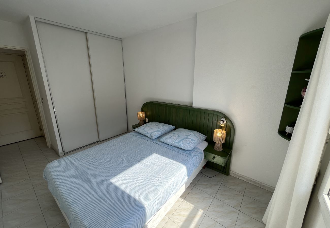 Apartamento en Fréjus - Port Fréjus, Les Rives Latines, a 100 m de la playa, vistas al puerto, apartamento de un dormitorio y 40 m² con capacidad para 4 personas y aparcamiento.
