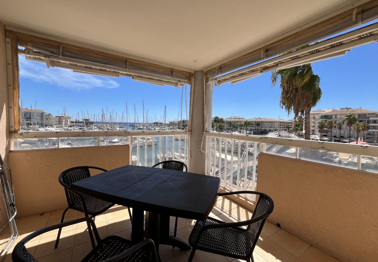 Apartamento en Fréjus - Port Fréjus: magnífico apartamento de dos habitaciones con vistas al puerto para 4 afortunados; zona animada, con aire acondicionado, wifi y aparcamiento