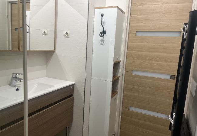 Appartamento a Fréjus - Port FREJUS Eccezionale appartamento di 3 stanze di 64 m2 Balcone vista mare, climatizzato, con piscina WIFI 6 Persone Appartamento a Fréjus - Port FREJUS Eccezionale appartamento di 3 stanze di 64 m2 Balcone vista mare, climatizzato, con piscina WIFI 6 Persone