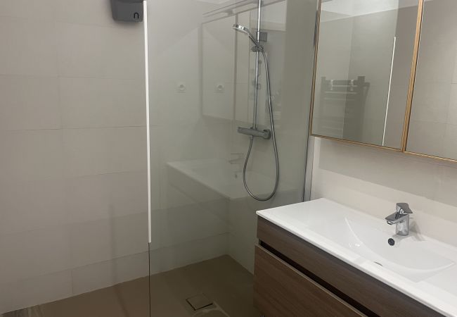 Appartamento a Fréjus - Port FREJUS Eccezionale appartamento di 3 stanze di 64 m2 Balcone vista mare, climatizzato, con piscina WIFI 6 Persone Appartamento a Fréjus - Port FREJUS Eccezionale appartamento di 3 stanze di 64 m2 Balcone vista mare, climatizzato, con piscina WIFI 6 Persone