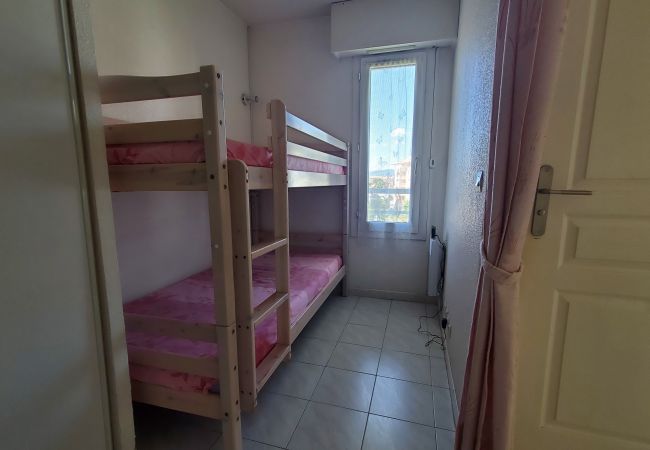 Studio a Fréjus - Port FREJUS Studio with sleeping area of 30 m2 for 2 Adults 2 Children with quiet balcony on the garden side Studio a Fréjus - Port FREJUS Studio with sleeping area of 30 m2 for 2 Adults 2 Children with quiet balcony on the garden side