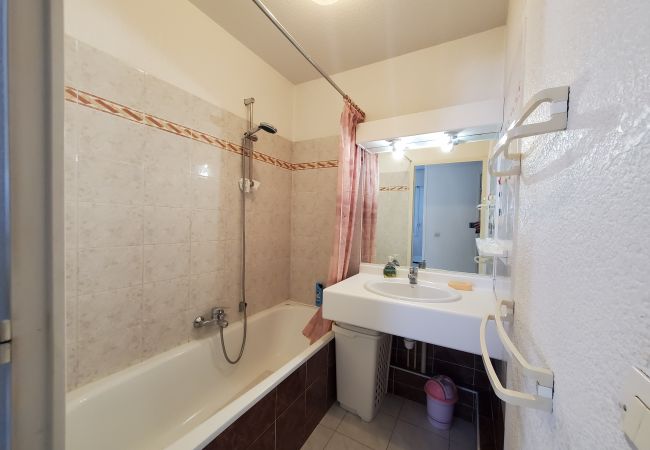 Studio a Fréjus - Port FREJUS Studio with sleeping area of 30 m2 for 2 Adults 2 Children with quiet balcony on the garden side Studio a Fréjus - Port FREJUS Studio with sleeping area of 30 m2 for 2 Adults 2 Children with quiet balcony on the garden side