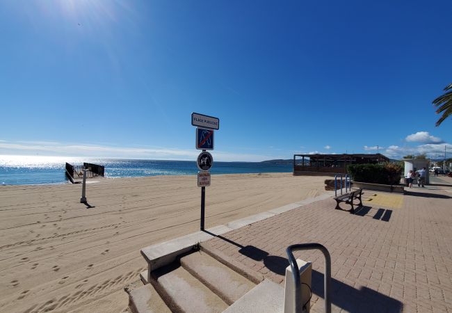 Appartamento a Fréjus - FREJUS PLAGE 2 Locali 32m2 Les Pins Maritimes 4 Persone Balcone su giardino Appartamento a Fréjus - FREJUS PLAGE 2 Locali 32m2 Les Pins Maritimes 4 Persone Balcone su giardino