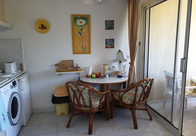 Studio a Fréjus - Port Fréjus 100 m dalle spiagge e dalla Base Nature, monolocale 23 m2, 4 posti letto, balcone parcheggio privato Studio a Fréjus - Port Fréjus 100 m dalle spiagge e dalla Base Nature, monolocale 23 m2, 4 posti letto, balcone parcheggio privato