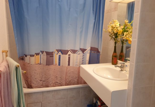 Studio a Fréjus - Port Fréjus 100 m dalle spiagge e dalla Base Nature, monolocale 23 m2, 4 posti letto, balcone parcheggio privato Studio a Fréjus - Port Fréjus 100 m dalle spiagge e dalla Base Nature, monolocale 23 m2, 4 posti letto, balcone parcheggio privato