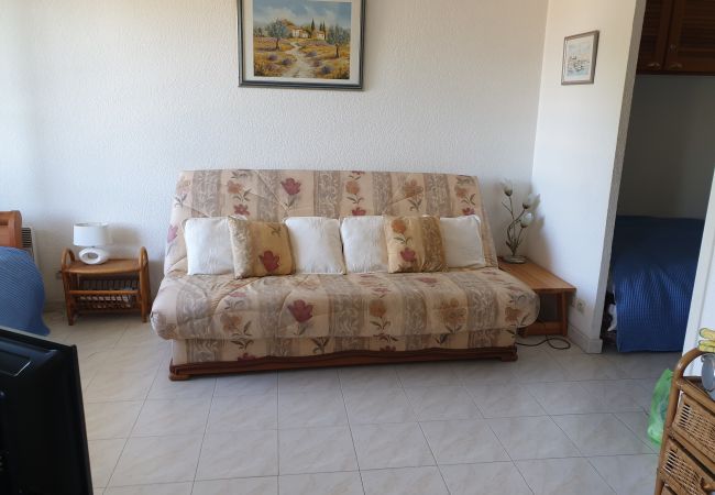 Studio a Fréjus - Port Fréjus 100 m dalle spiagge e dalla Base Nature, monolocale 23 m2, 4 posti letto, balcone parcheggio privato Studio a Fréjus - Port Fréjus 100 m dalle spiagge e dalla Base Nature, monolocale 23 m2, 4 posti letto, balcone parcheggio privato