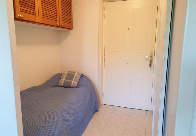 Studio a Fréjus - Port Fréjus 100 m dalle spiagge e dalla Base Nature, monolocale 23 m2, 4 posti letto, balcone parcheggio privato Studio a Fréjus - Port Fréjus 100 m dalle spiagge e dalla Base Nature, monolocale 23 m2, 4 posti letto, balcone parcheggio privato