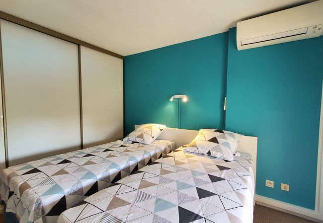 Appartamento a Fréjus - LA MIOUGRA NO Fréjus-Plage: Stupendo T2, 47 m2 con aria condizionata, box wifi/fibra, a 200 m dalle spiagge, vista sulla piscina e sul giardino, parcheggio  Icône de validation par la communauté Appartamento a Fréjus - LA MIOUGRA NO Fréjus-Plage: Stupendo T2, 47 m2 con aria condizionata, box wifi/fibra, a 200 m dalle spiagge, vista sulla piscina e sul giardino, parcheggio  Icône de validation par la communauté