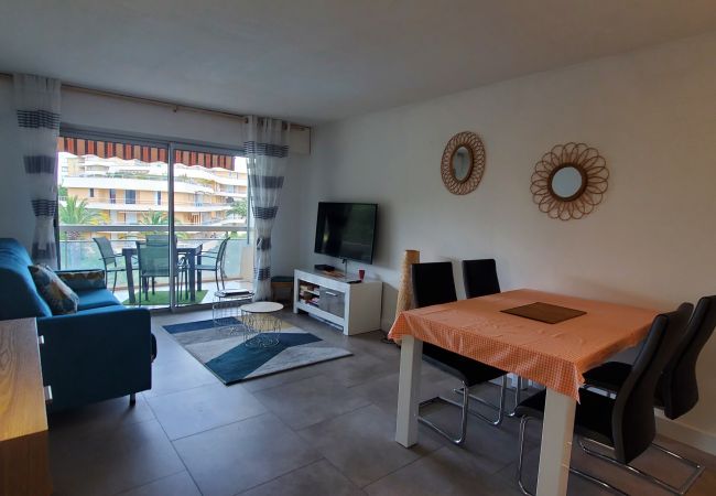 Appartamento a Fréjus - LA MIOUGRA NO Fréjus-Plage: Stupendo T2, 47 m2 con aria condizionata, box wifi/fibra, a 200 m dalle spiagge, vista sulla piscina e sul giardino, parcheggio  Icône de validation par la communauté Appartamento a Fréjus - LA MIOUGRA NO Fréjus-Plage: Stupendo T2, 47 m2 con aria condizionata, box wifi/fibra, a 200 m dalle spiagge, vista sulla piscina e sul giardino, parcheggio  Icône de validation par la communauté