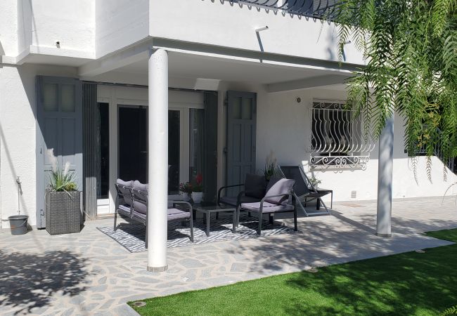  a Fréjus - MAGNIFICO T2 58m2 climatizzato PORT FREJUS 4/5 P in zona residenziale, terrazzo, tranquillo e vicino a tutto