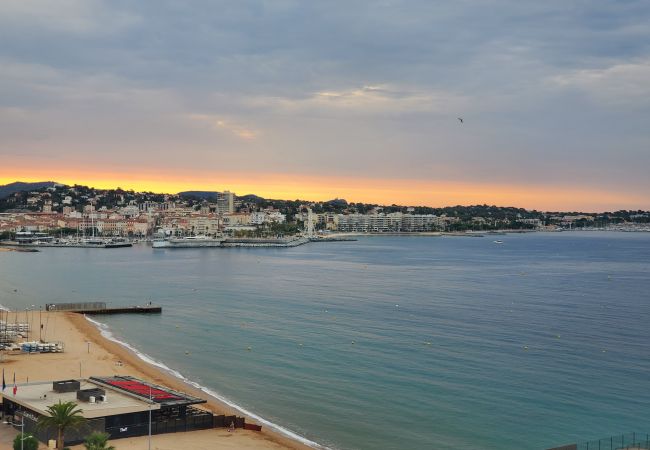 Appartamento a Fréjus - FREJUS PLAGE Tour Mediterranée  10° Piano T2 180° vista mare Parcheggio