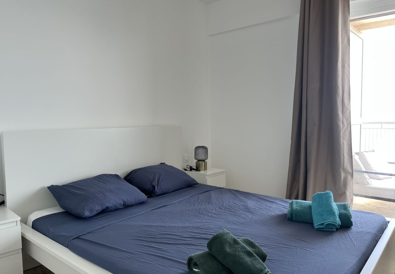 Appartamento a Fréjus - Fréjus Plage, 10° piano, bilocale (4 posti letto), vista panoramico mare a 180° – 1 camera da letto – parcheggio.