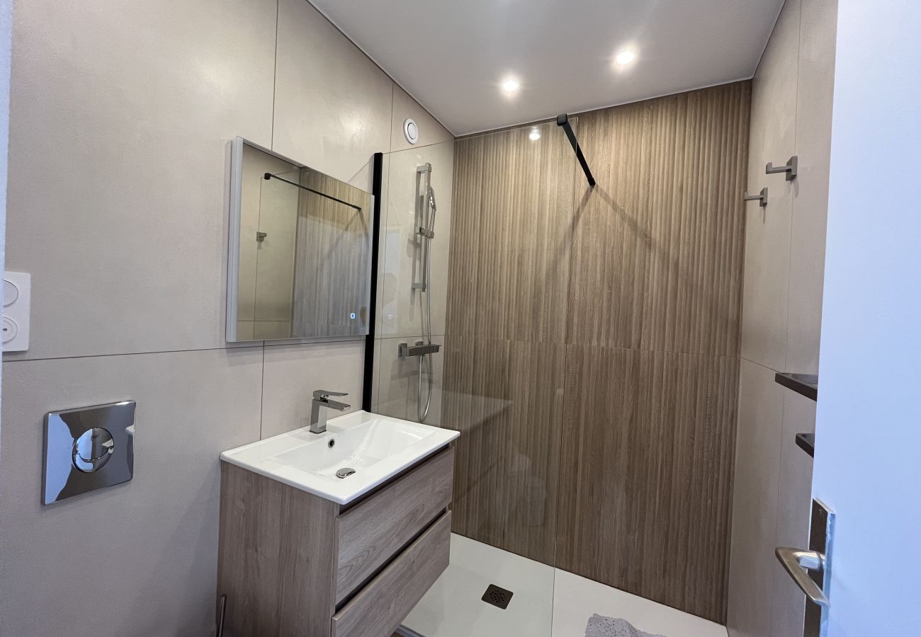 Appartamento a Fréjus - Fréjus Plage, 10° piano, bilocale (4 posti letto), vista panoramico mare a 180° – 1 camera da letto – parcheggio.