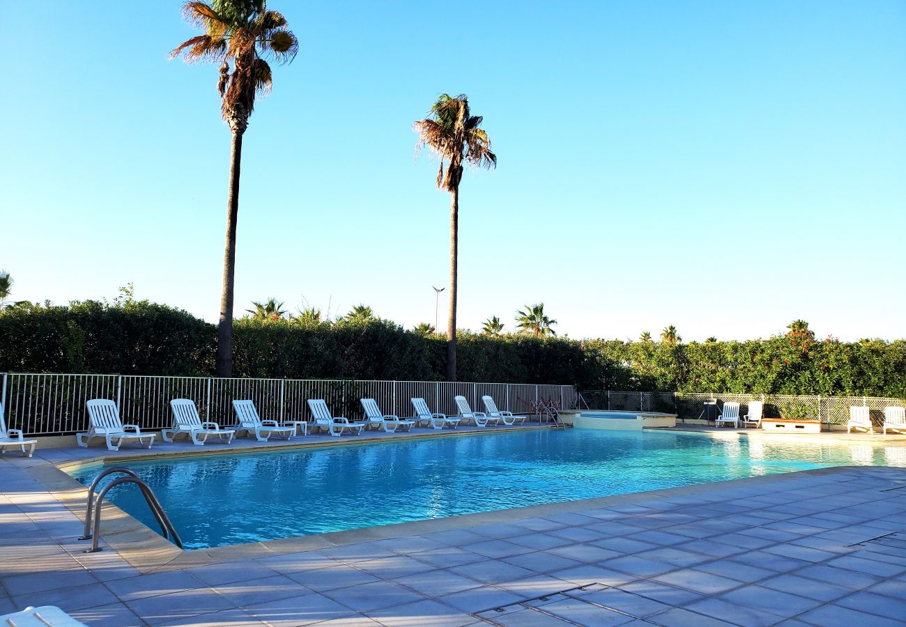 Appartamento a Fréjus - CAP HERMES Magnifico alloggio climatizzato 6 posti letto Vista mare accesso diretto alla spiaggia con parcheggio nel seminterrato