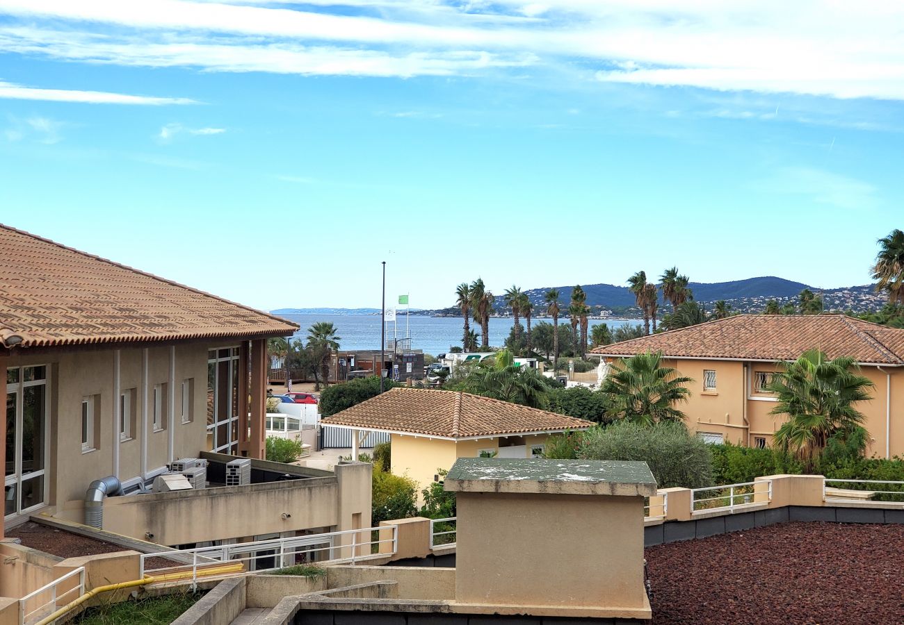 Appartamento a Fréjus - CAP HERMES Magnifico alloggio climatizzato 6 posti letto Vista mare accesso diretto alla spiaggia con parcheggio nel seminterrato