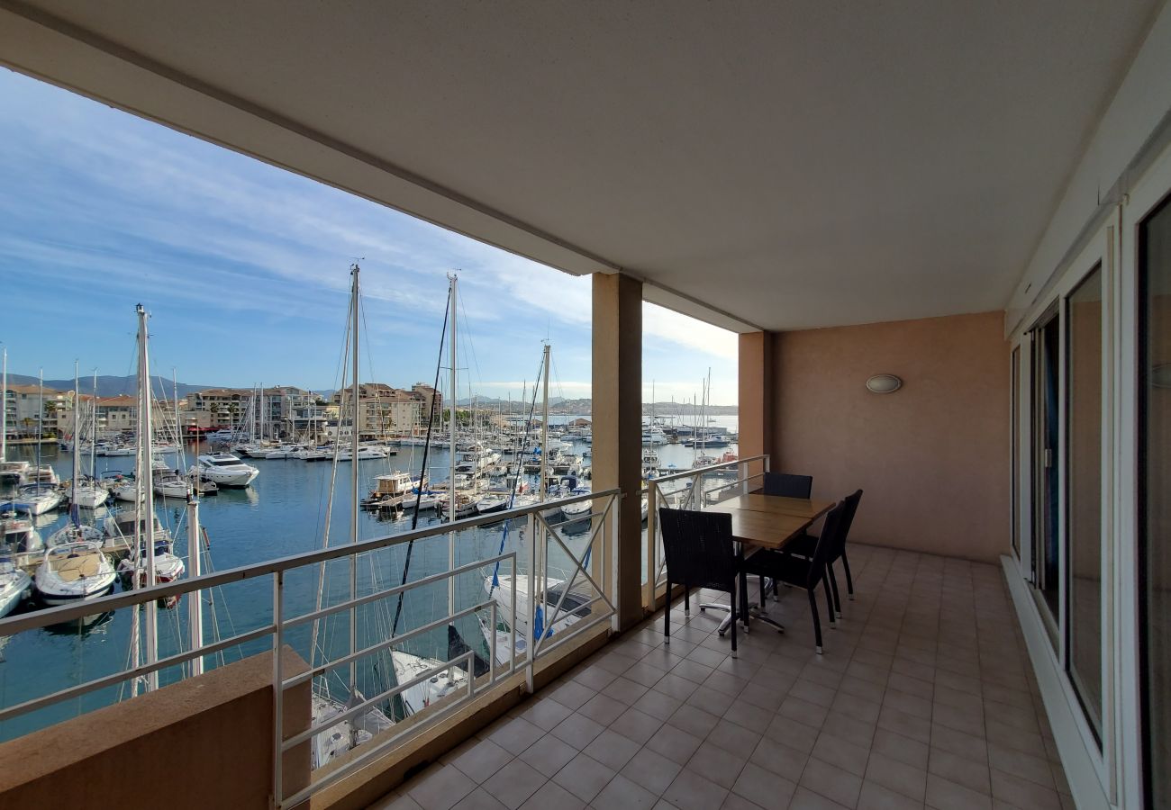 Appartamento a Fréjus - CAP HERMES T2 climatizzato, WIFI 40m2 con balcone vista Port 4 Persone Parcheggio nel seminterrato