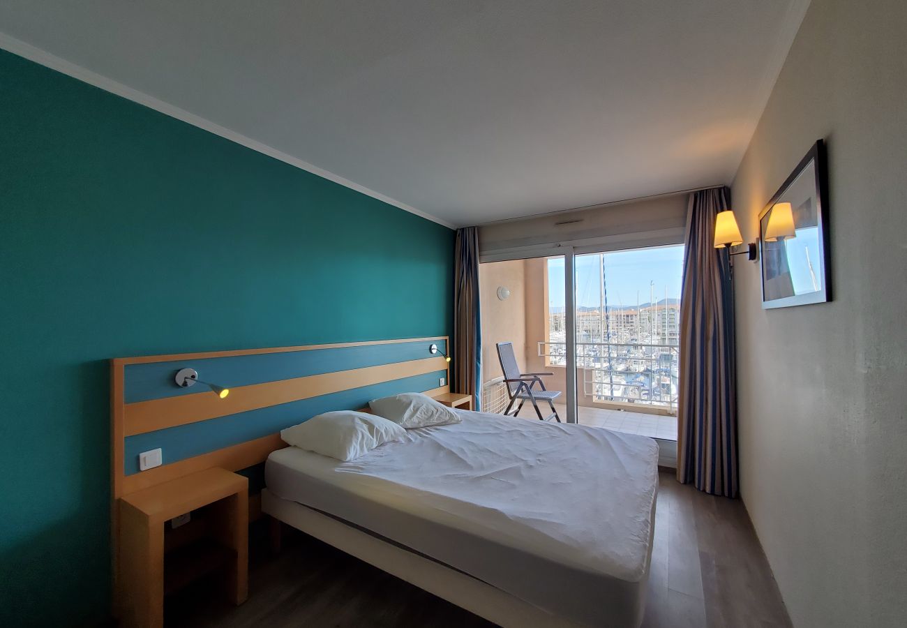 Appartamento a Fréjus - CAP HERMES T2 climatizzato, WIFI 40m2 con balcone vista Port 4 Persone Parcheggio nel seminterrato