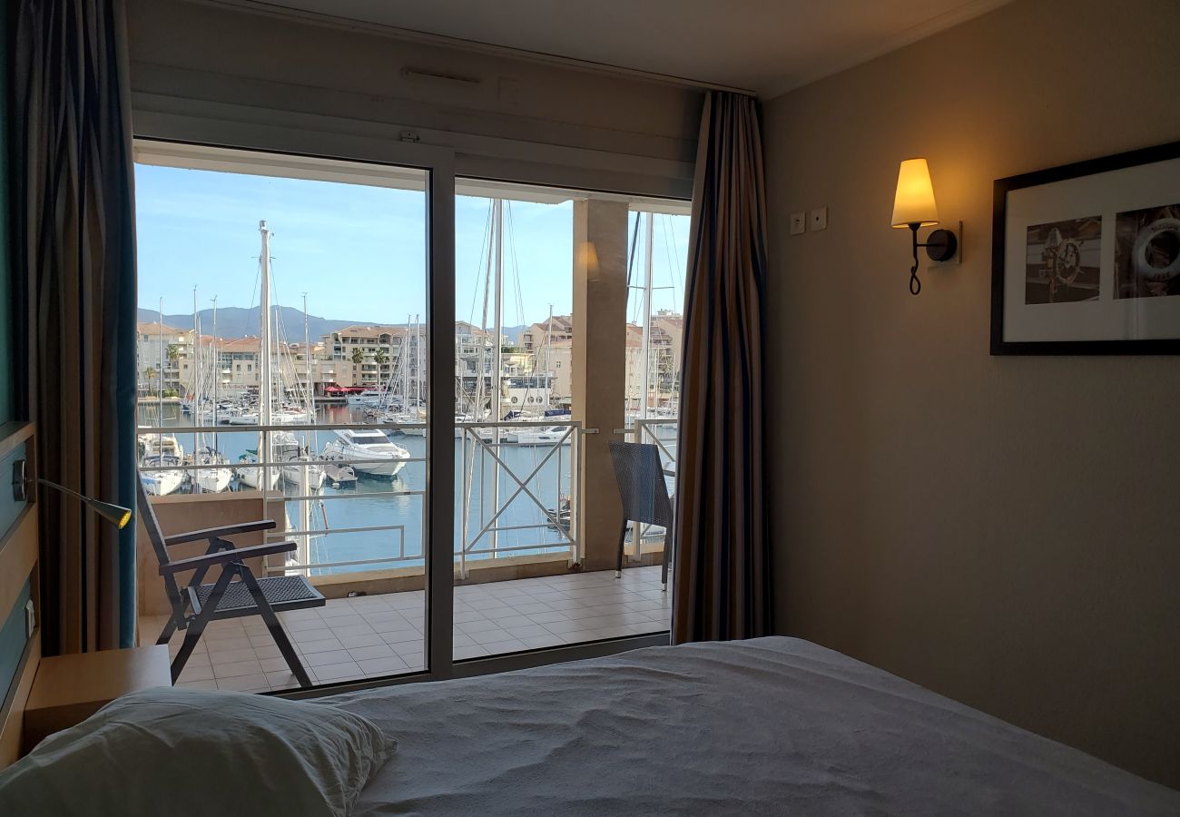 Appartamento a Fréjus - CAP HERMES T2 climatizzato 40m2 con balcone vista Port 4 Persone Parcheggio nel seminterrato