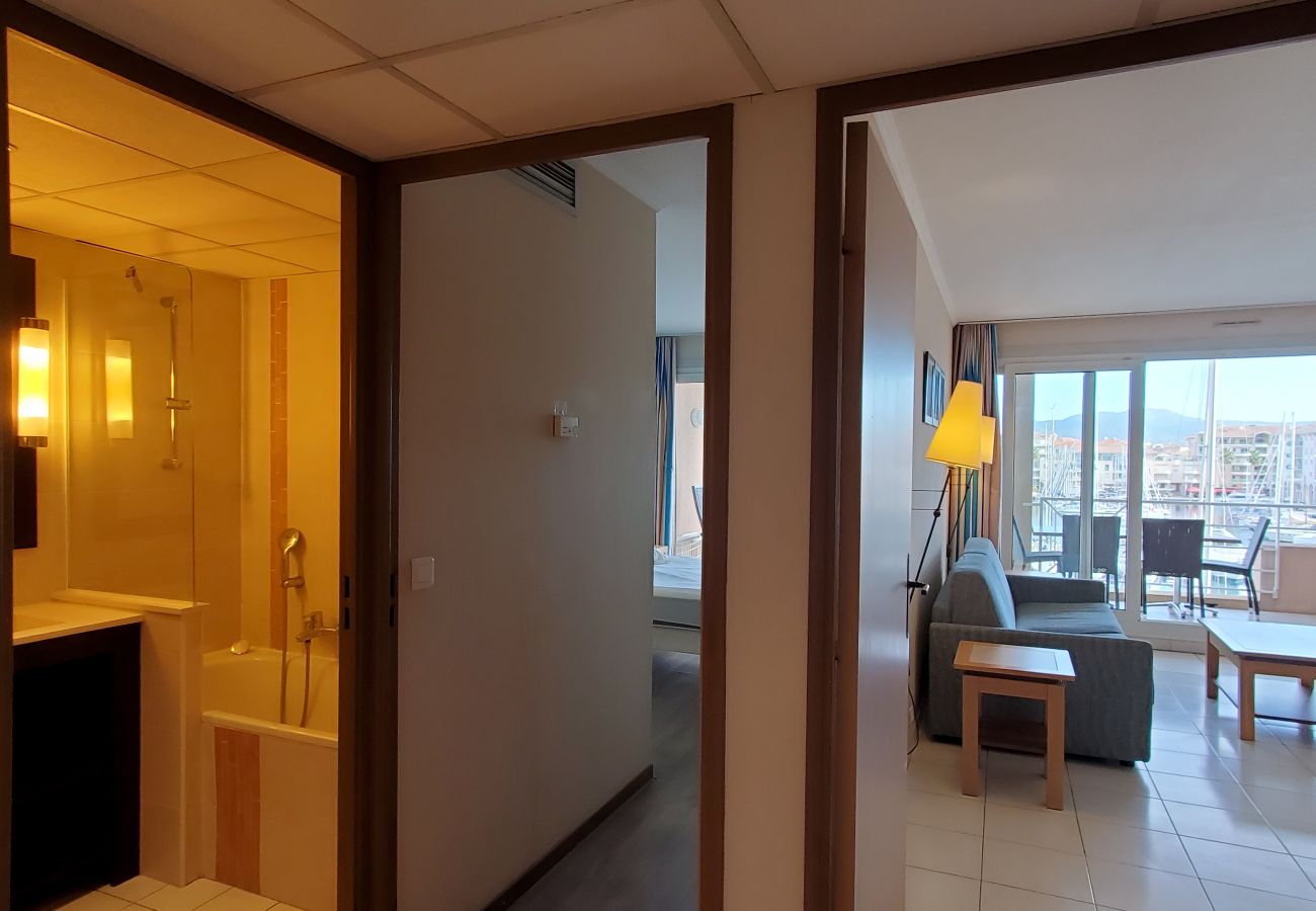 Appartamento a Fréjus - CAP HERMES T2 climatizzato 40m2 con balcone vista Port 4 Persone Parcheggio nel seminterrato
