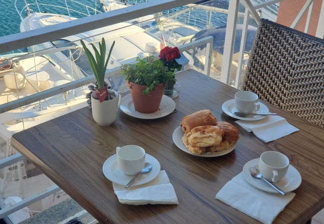 Studio a Fréjus - Cap Hermès Studio Port View 31m2 climatizzato WIFI 3 persone piscina spiagge parcheggio Studio a Fréjus - Cap Hermès Studio Port View 31m2 climatizzato WIFI 3 persone piscina spiagge parcheggio