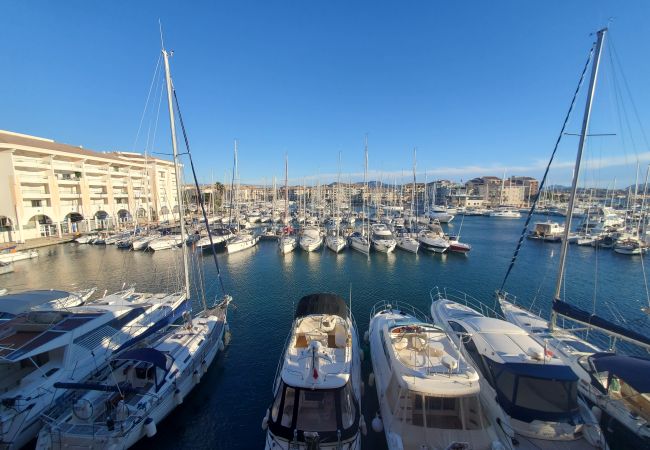 Studio a Fréjus - Cap Hermès Studio Port View 31m2 climatizzato WIFI 3 persone piscina spiagge parcheggio Studio a Fréjus - Cap Hermès Studio Port View 31m2 climatizzato WIFI 3 persone piscina spiagge parcheggio
