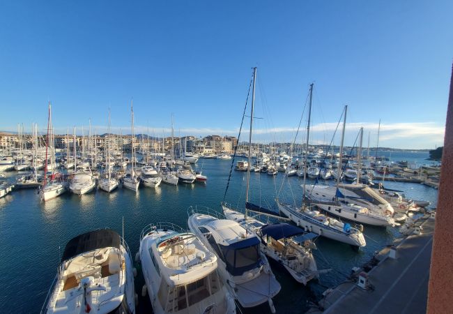 Studio a Fréjus - Cap Hermès Studio Port View 31m2 climatizzato WIFI 3 persone piscina spiagge parcheggio Studio a Fréjus - Cap Hermès Studio Port View 31m2 climatizzato WIFI 3 persone piscina spiagge parcheggio