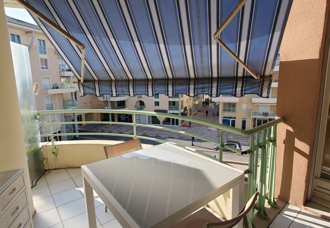Appartamento a Fréjus - Port FREJUS T2 39m2 climatizzato Bella terrazza Vista giardino Wifi Parcheggio 4 persone